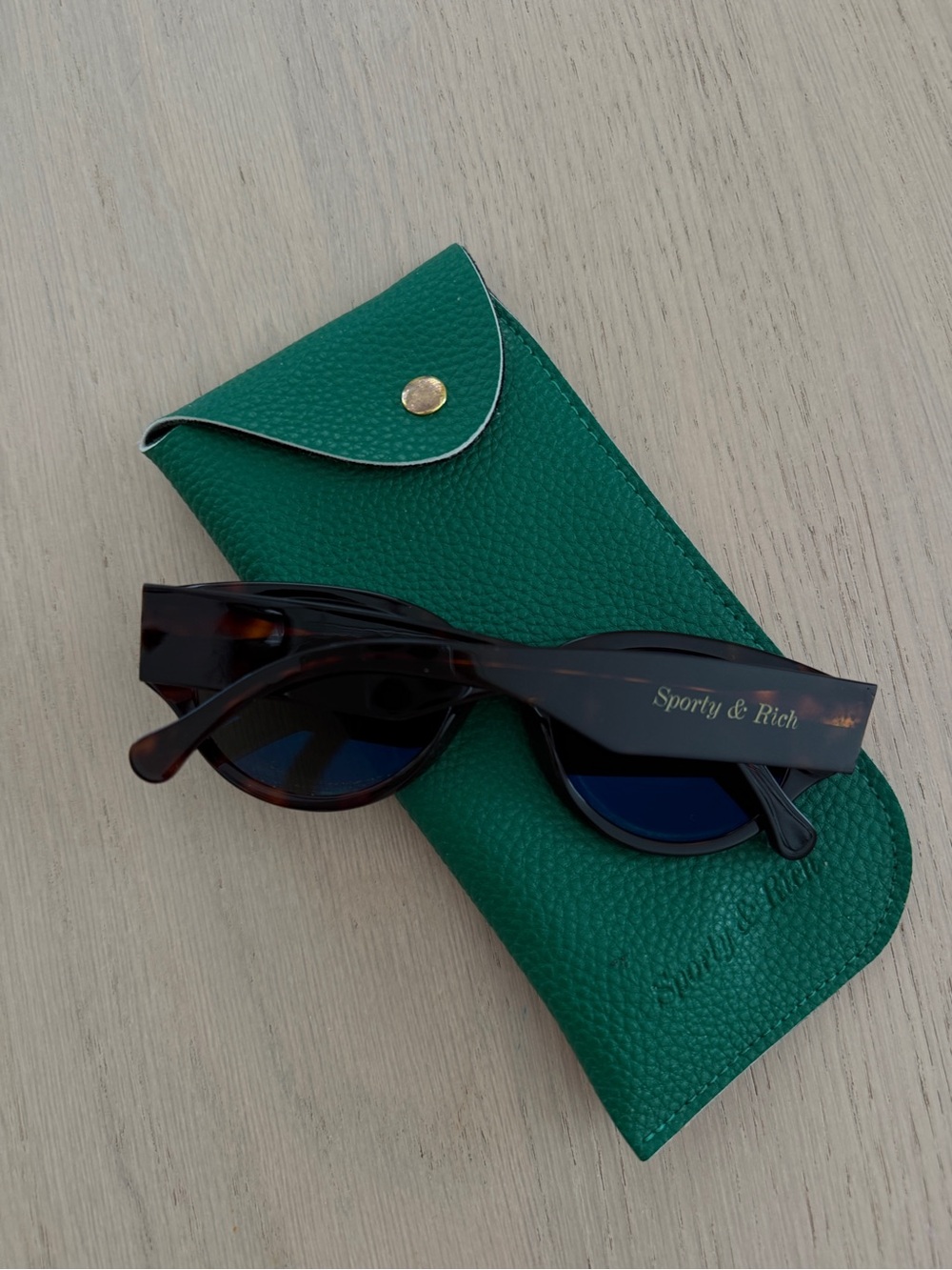 Sporty & Rich Tortoiseshell Cat-Eye Sunglasses with Green Case